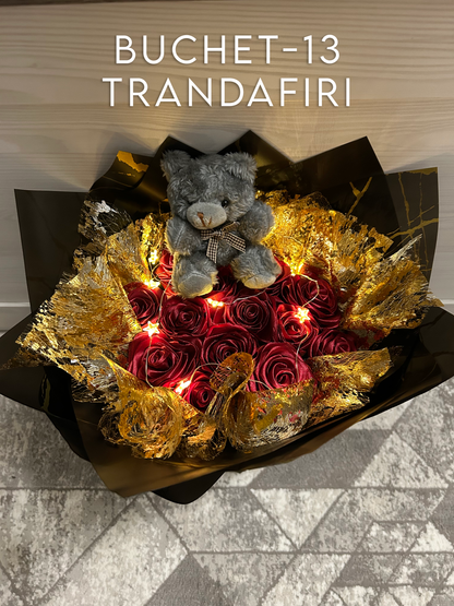 Buchet Premium - Trandafiri Roșii Satin cu Ursuleț + Iluminare